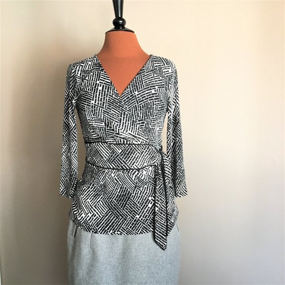 ANN TAYLOR Graphic Print Crossover Faux Wrap Top - Picture 2 of 9